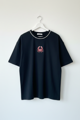 Kristal Yaka & Boncuk Yengeç Baskılı Siyah T-Shirt
