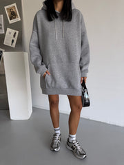 Misty Melange: Taş Şeritli & Sırt Dekolteli Hoodie Elbise (Gri Melanj)