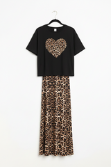Leopard Heart: Leopar Kalp Baskılı T-Shirt & Leopar Desenli Maxi Etek Takımı
