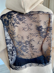Lace Romance: Sırtı Fransız Dantel Dekolteli Oversize Bej Hoodie