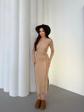 MİLA KONTRAST KARYOKA DİKİŞLİ MİDİ ELBİSE - BEJ