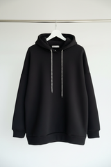 Midnight Heart: Sırtı Kalp Dekolteli Kristal İşlemeli Oversize Siyah Hoodie