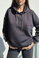 Midnight Jewel: Sırtı Üç Sıra Kristal Dekolteli Oversize Antrasit Hoodie