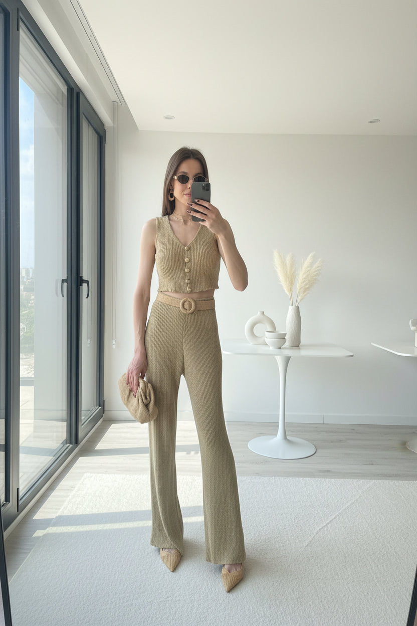 Golden Hour: Simli Triko Crop Yelek & İspanyol Paça Pantolon Takım