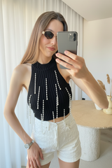 İnci Detaylı Halter Yaka Siyah Triko Crop Bluz