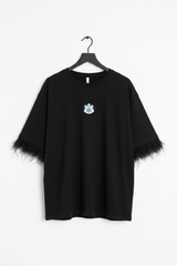 Mystic Plume: Kol Ucu Devekuşu Tüylü & Nazar Boncuğu Baskılı Siyah Oversize T-Shirt
