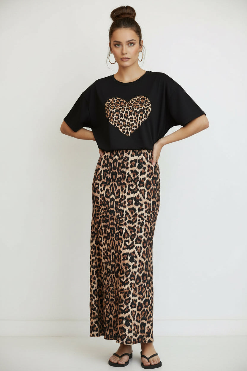 Leopard Heart: Leopar Kalp Baskılı T-Shirt & Leopar Desenli Maxi Etek Takımı