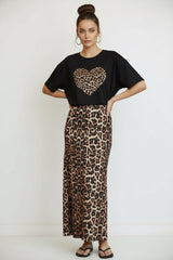 Leopard Heart: Leopar Kalp Baskılı T-Shirt & Leopar Desenli Maxi Etek Takımı