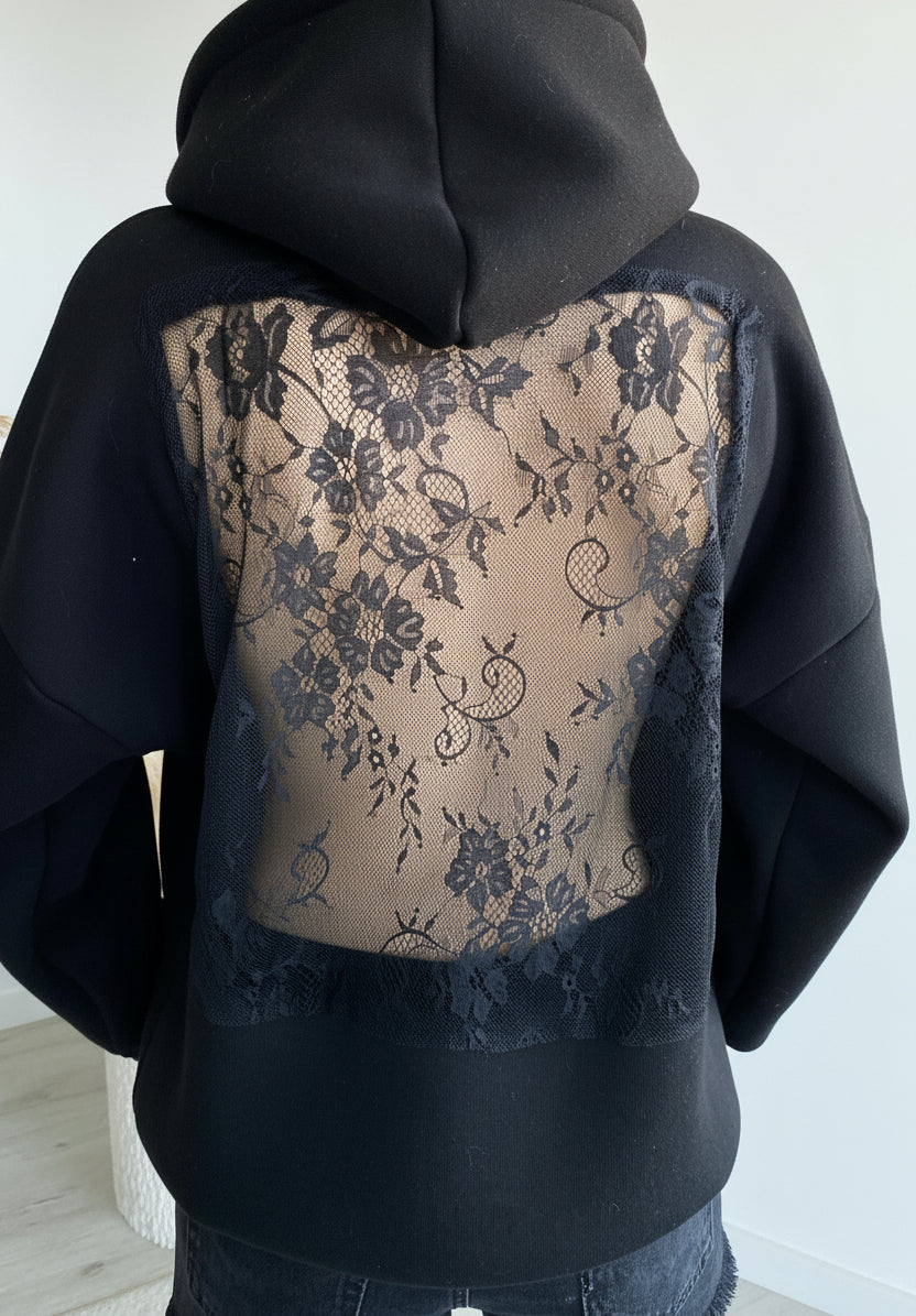 Lace Romance: Sırtı Fransız Dantel Dekolteli Oversize Siyah Hoodie