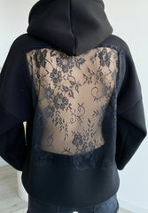 Lace Romance: Sırtı Fransız Dantel Dekolteli Oversize Siyah Hoodie
