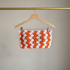 Sunset Knit: Straplez İki Renkli Çiçek Motifli Triko Crop Üst