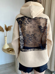 Lace Romance: Sırtı Fransız Dantel Dekolteli Oversize Bej Hoodie