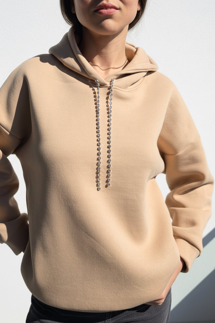 Midnight Jewel: Sırtı Üç Sıra Kristal Dekolteli Oversize Bej Hoodie
