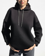 Midnight Jewel: Sırtı Üç Sıra Kristal Dekolteli Oversize Siyah Hoodie