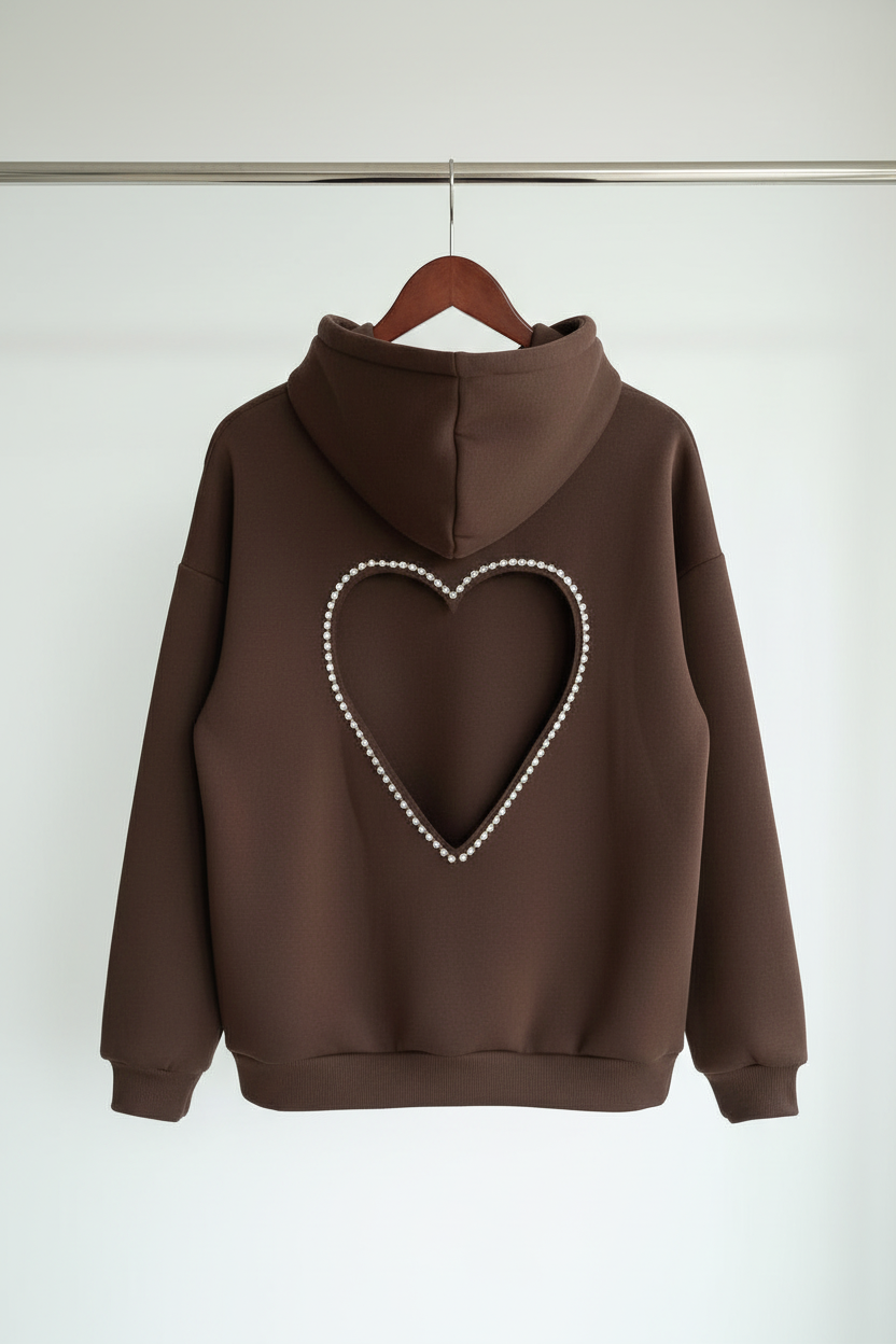Espresso Heart: Sırtı Kalp Dekolteli Kristal İşlemeli Oversize Kahve Hoodie