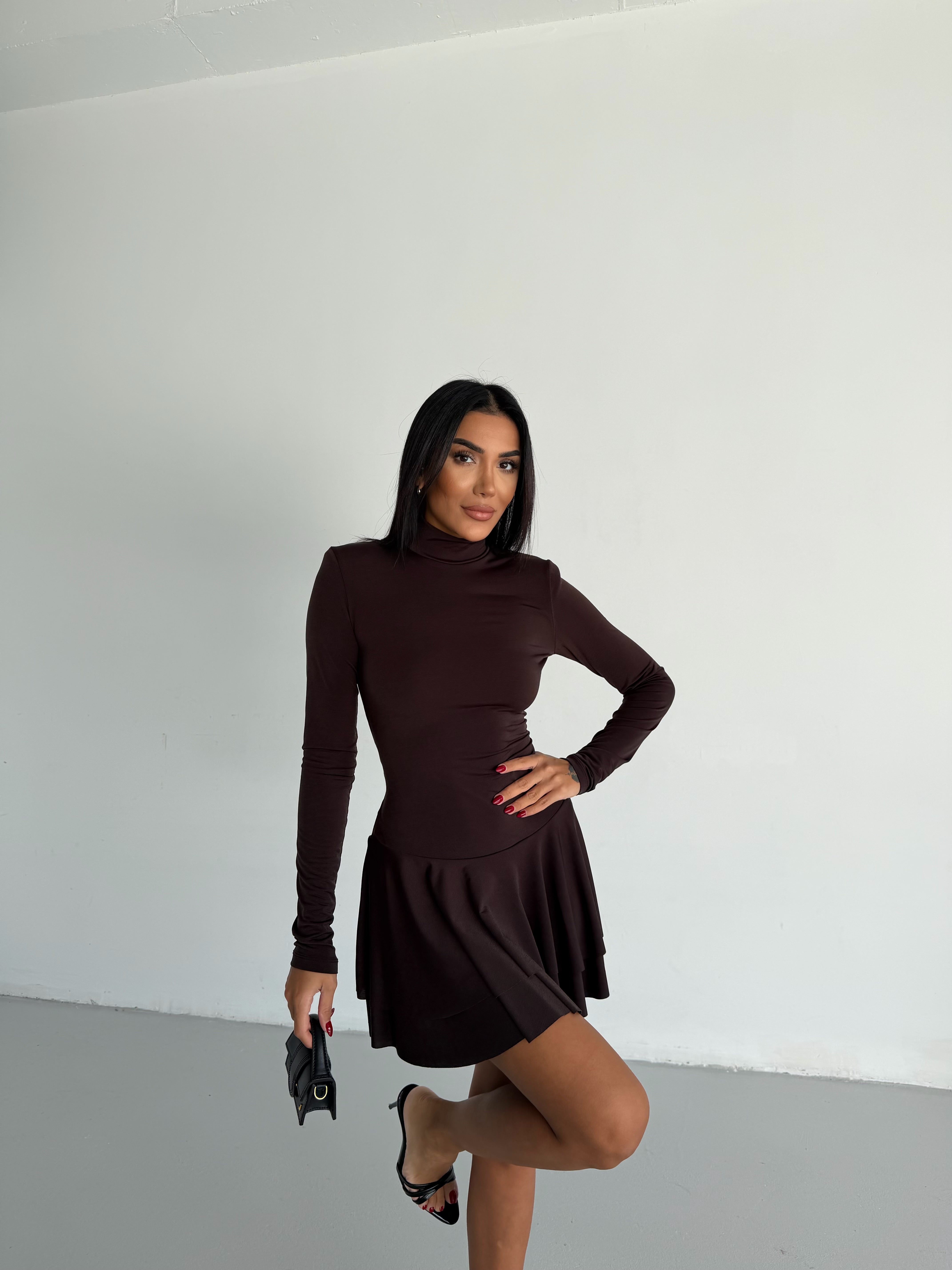 Dik Yaka Uzun Kollu Volanlı Mini Kahverengi Elbise