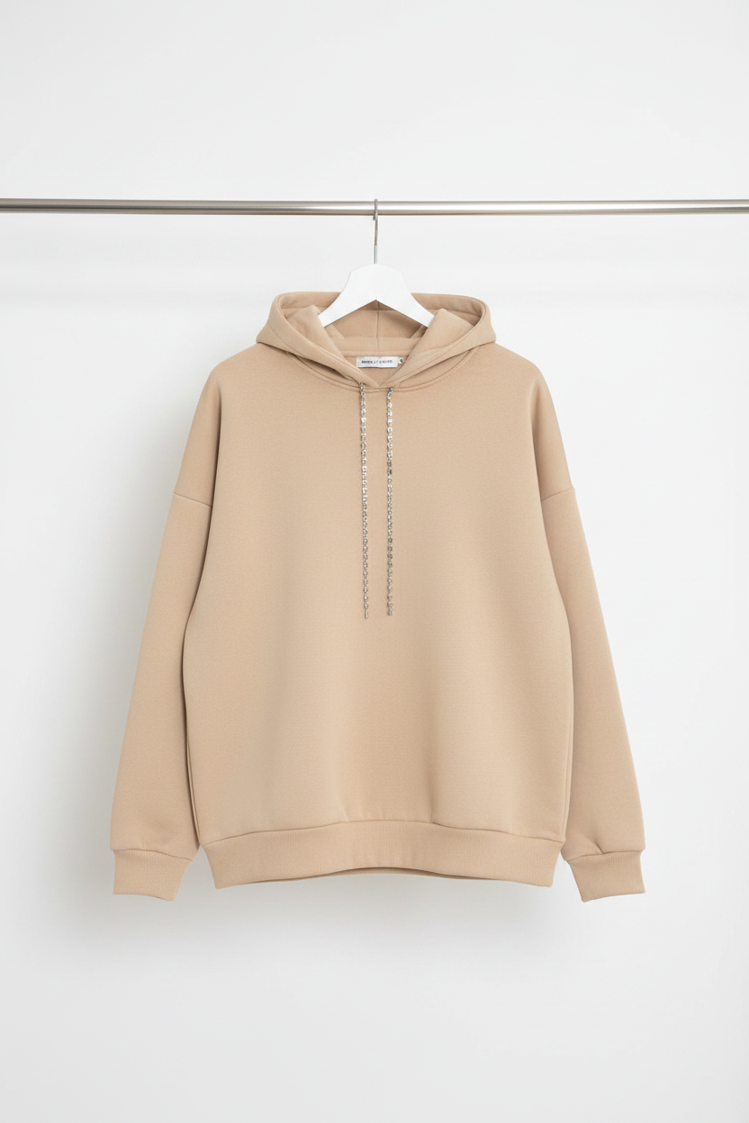 Heart Glow: Sırtı Kalp Dekolteli Kristal İşlemeli Oversize Hoodie