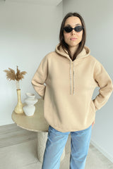 Heart Glow: Sırtı Kalp Dekolteli Kristal İşlemeli Oversize Hoodie