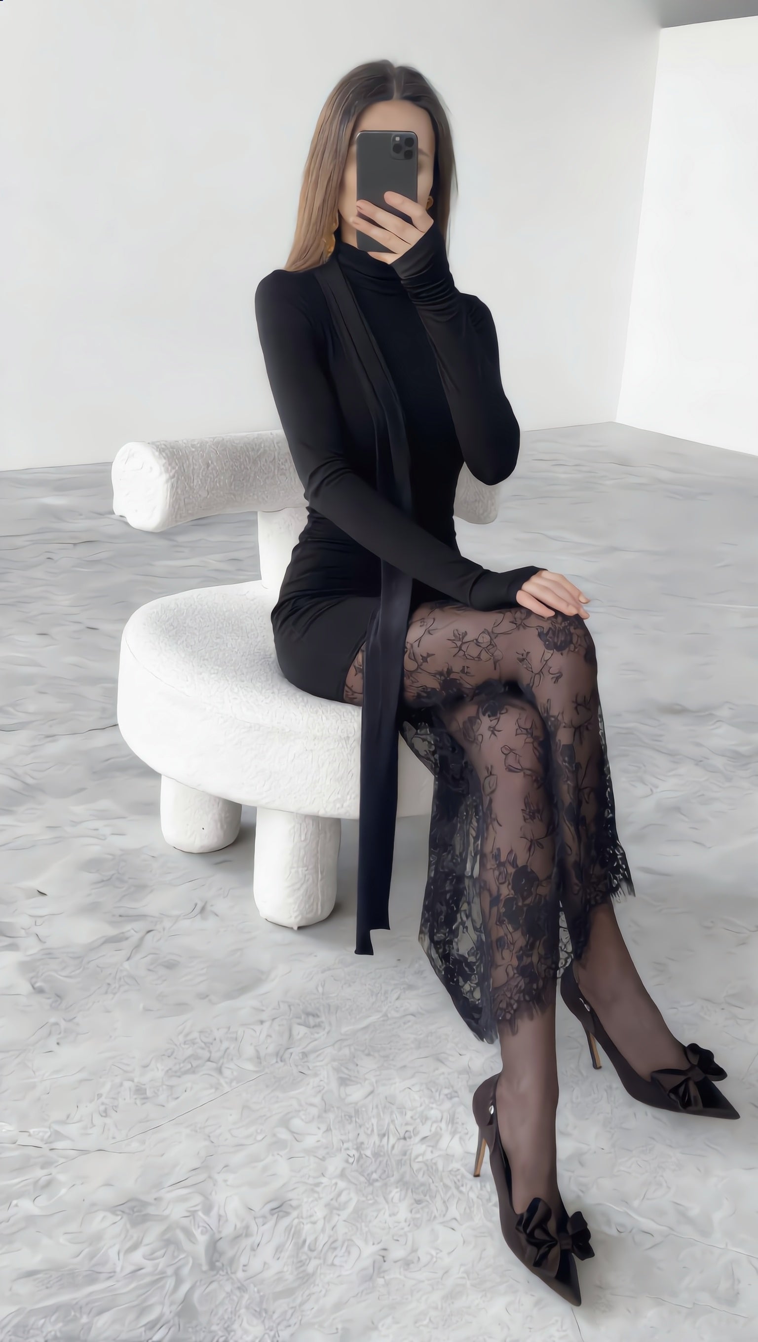 Nyx's Lace (Nyx’in Danteli): Dantel Detaylı İpek Dokulu Fular Yaka Maksi Elbise / Siyah